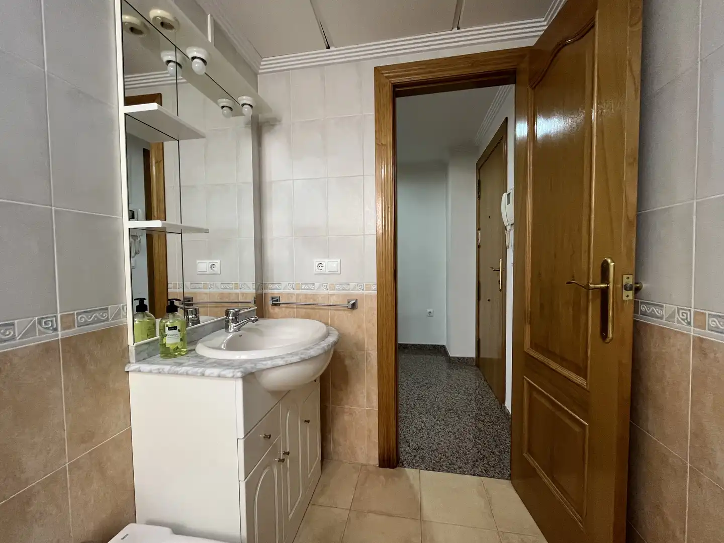 Baño de Piso de alquiler en Elda con Aire acondicionado, Amueblado y Balcón