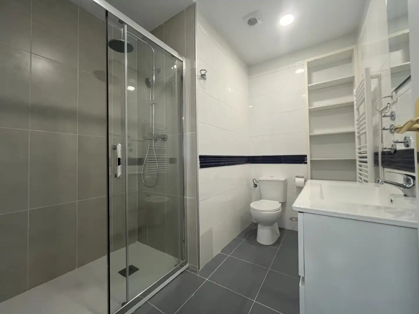 Bathroom of Flat for rent in Vitoria - Gasteiz  with Parquet flooring and Furnished