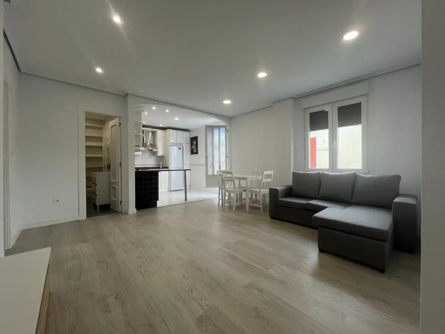 Living room of Flat for rent in Vitoria - Gasteiz  with Parquet flooring and Furnished
