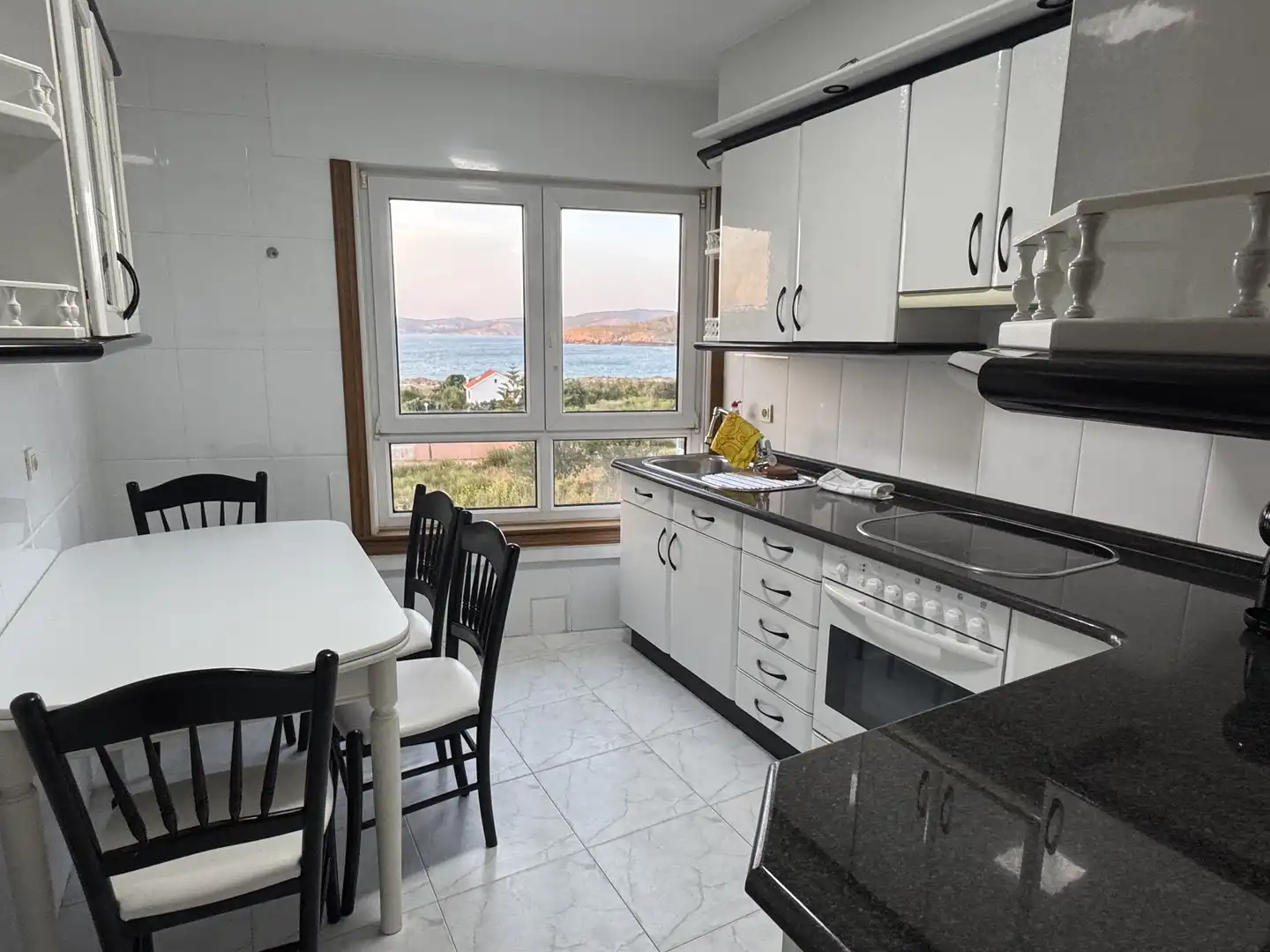 Cocina de Piso de alquiler en Laxe con Calefacción, Parquet y Terraza