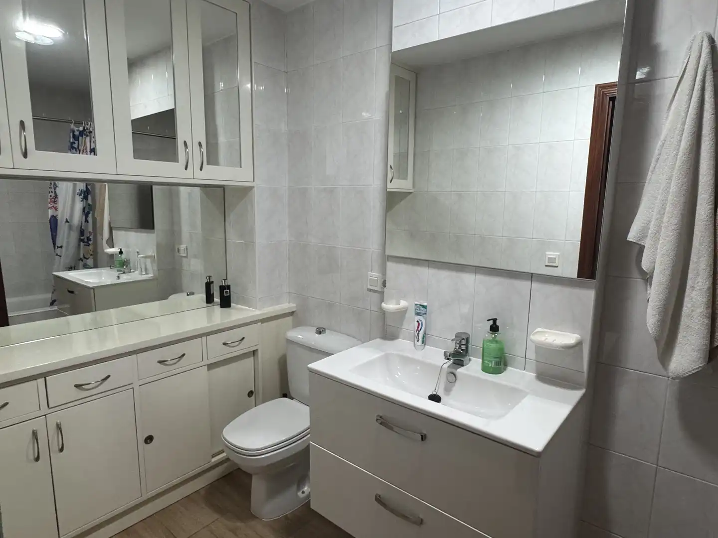 Baño de Piso de alquiler en Laxe con Calefacción, Parquet y Terraza