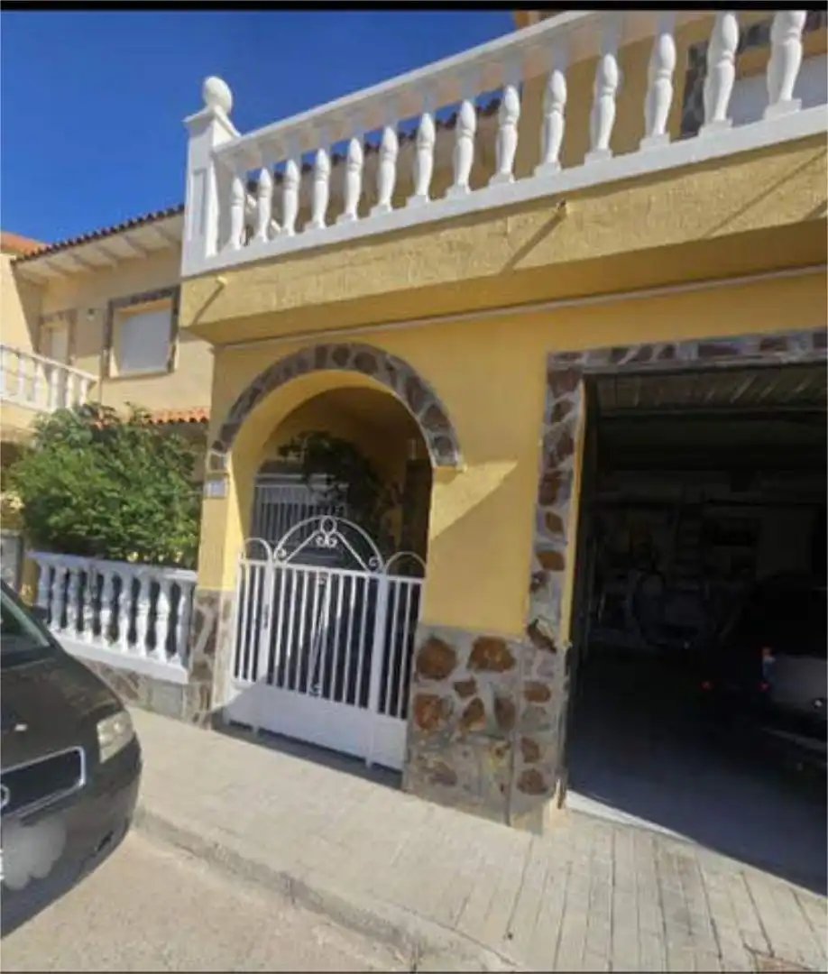Vista exterior de Casa adosada en venta en Pantoja con Terraza
