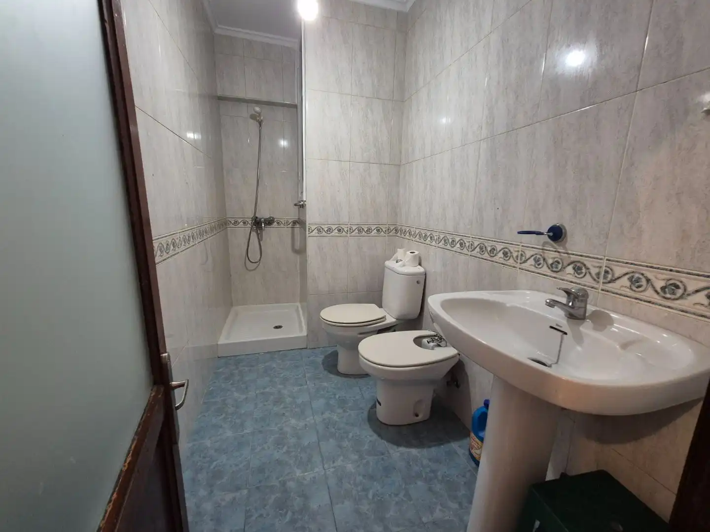 Bathroom of Flat for sale in Avilés