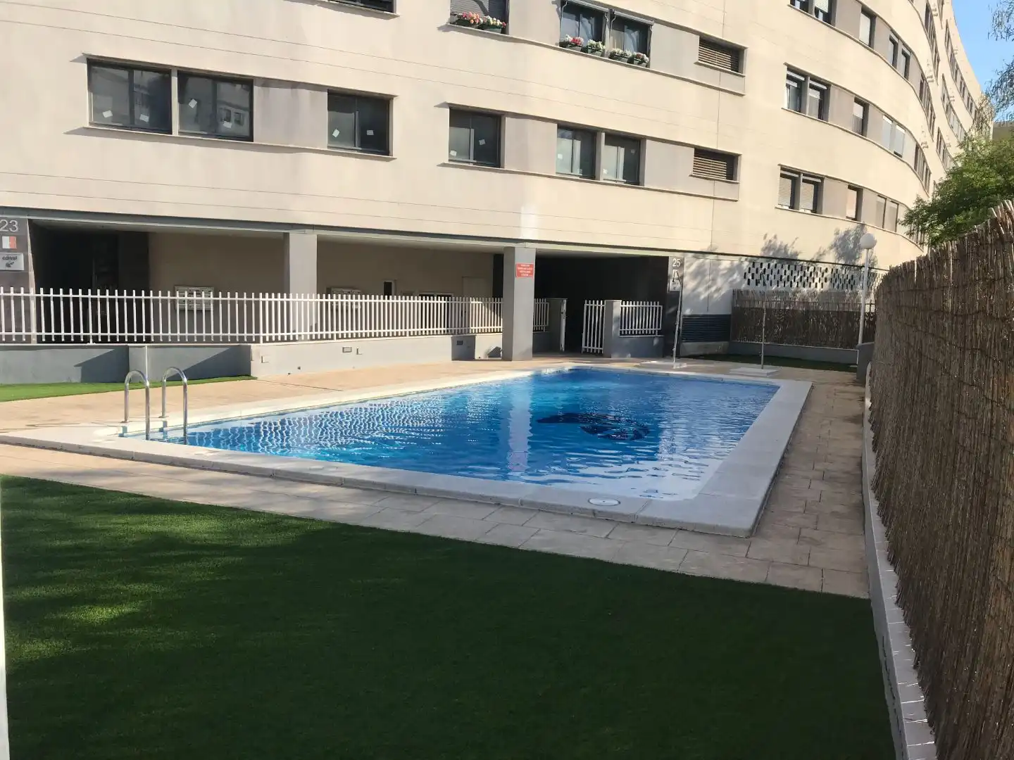 Piscina de Pis de lloguer en Castellón de la Plana / Castelló de la Plana amb Aire condicionat, Calefacció i Jardí privat