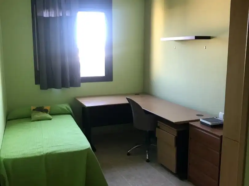 Dormitori de Pis de lloguer en Castellón de la Plana / Castelló de la Plana amb Aire condicionat, Calefacció i Jardí privat