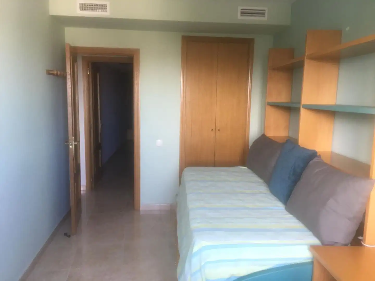 Dormitori de Pis de lloguer en Castellón de la Plana / Castelló de la Plana amb Aire condicionat, Calefacció i Jardí privat