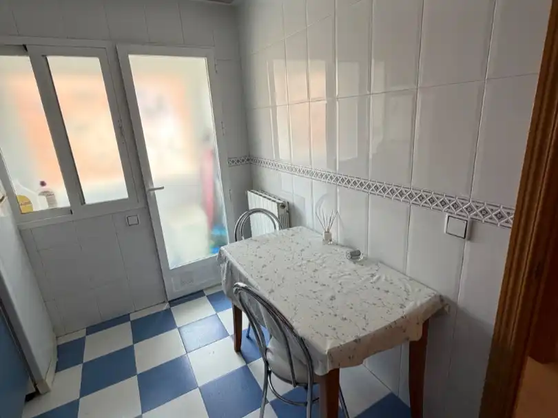 Cuina de Pis en venda en Puertollano amb Calefacció, Terrassa i Moblat