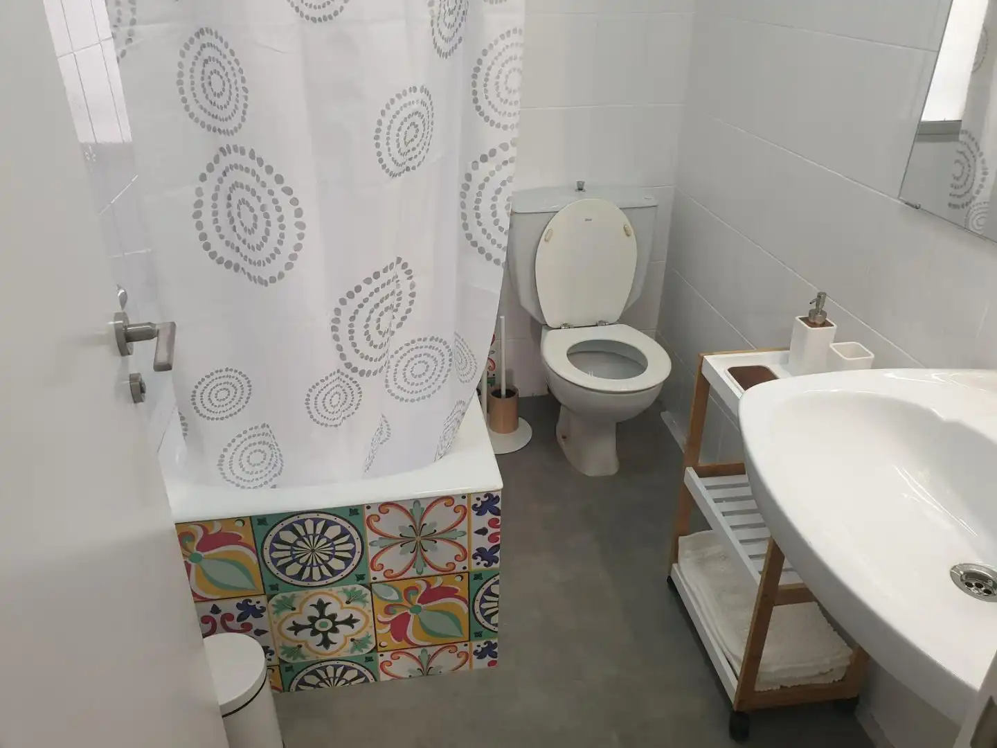 Bany de Pis en venda en Teruel amb Parquet, Traster i Moblat