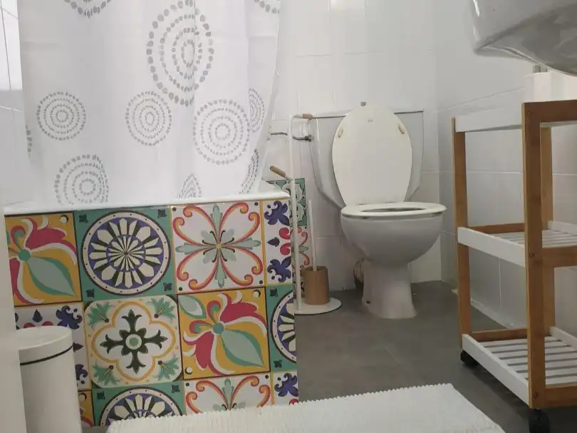 Bany de Pis en venda en Teruel amb Parquet, Traster i Moblat