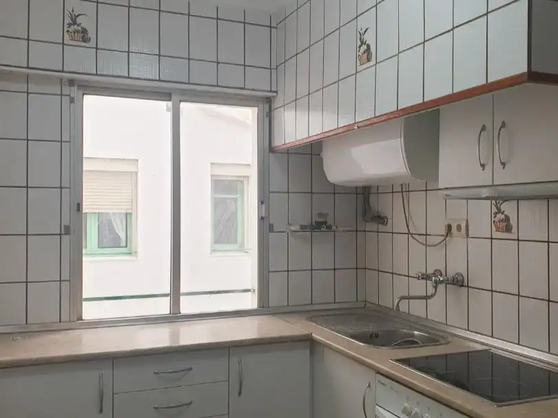 Cuina de Pis en venda en Teruel amb Parquet, Traster i Moblat