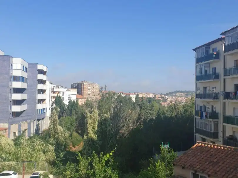 Vista exterior de Pis en venda en Teruel amb Parquet, Traster i Moblat