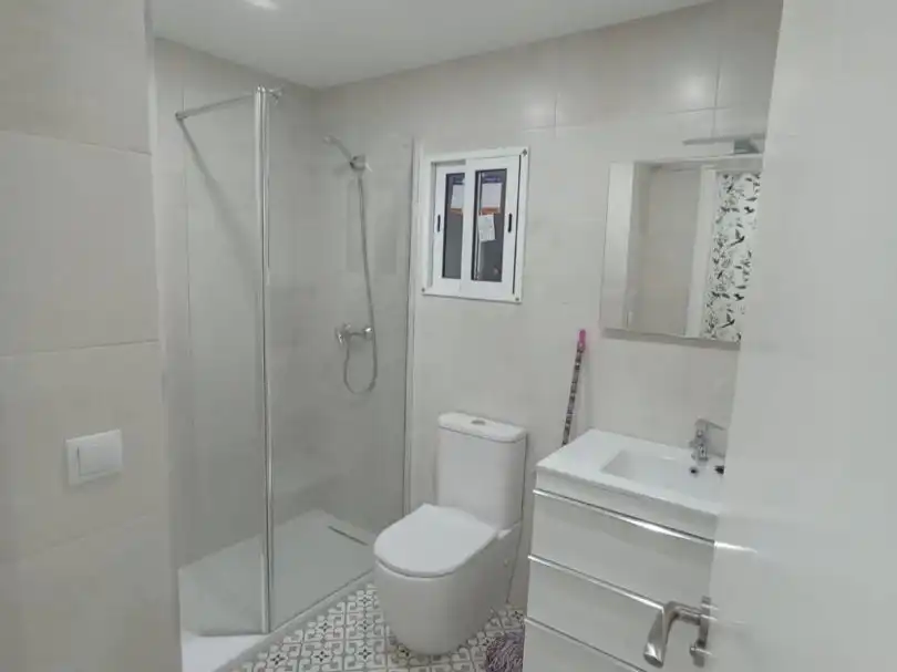 Piso de alquiler en Carrer de Pere Aleixandre, 60, Mont-Olivet Baño de Piso de alquiler en Valencia con Parquet y Amueblado