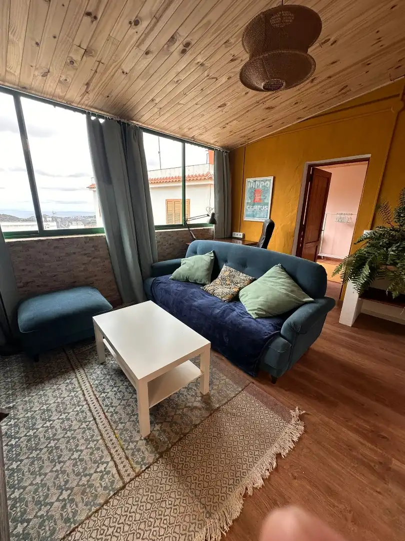 Sala d'estar de Apartament de lloguer en Santa Brígida amb Parquet, Moblat i Forn