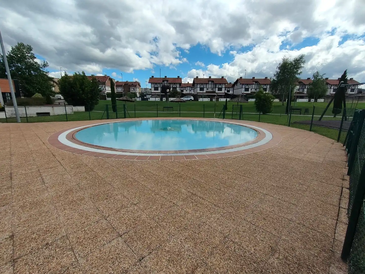 Piscina de Apartamento de alquiler en Cirueña con Calefacción, Parquet y Piscina