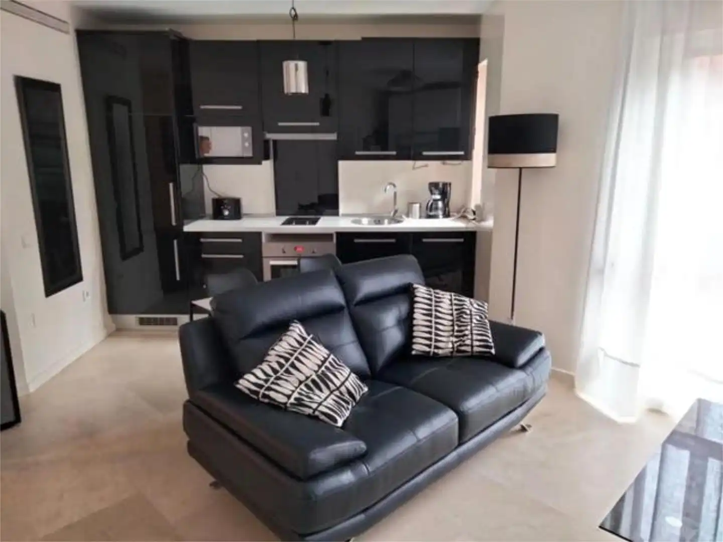 Wohnung zur Miete in Puerto de Sotogrande - La Marina Wohnzimmer von Wohnung zur Miete in Sotogrande mit Privatgarten und Möbliert