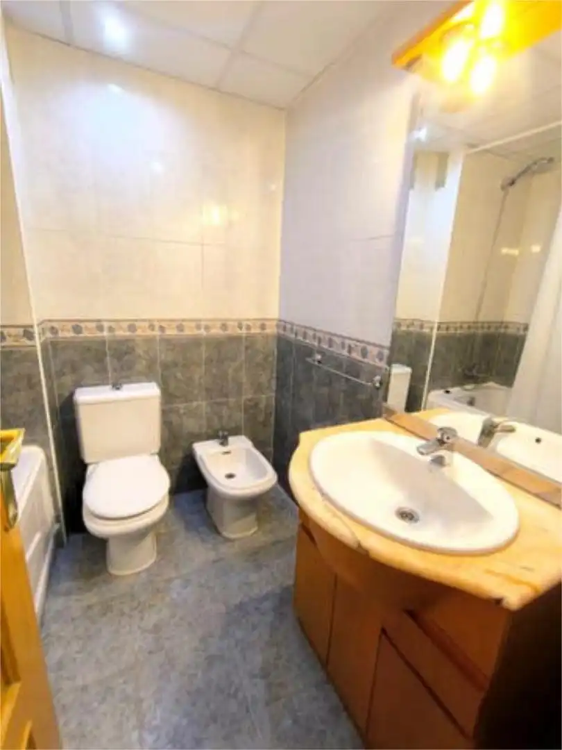 Baño de Piso de alquiler en Villanueva de Castellón con Terraza y Amueblado