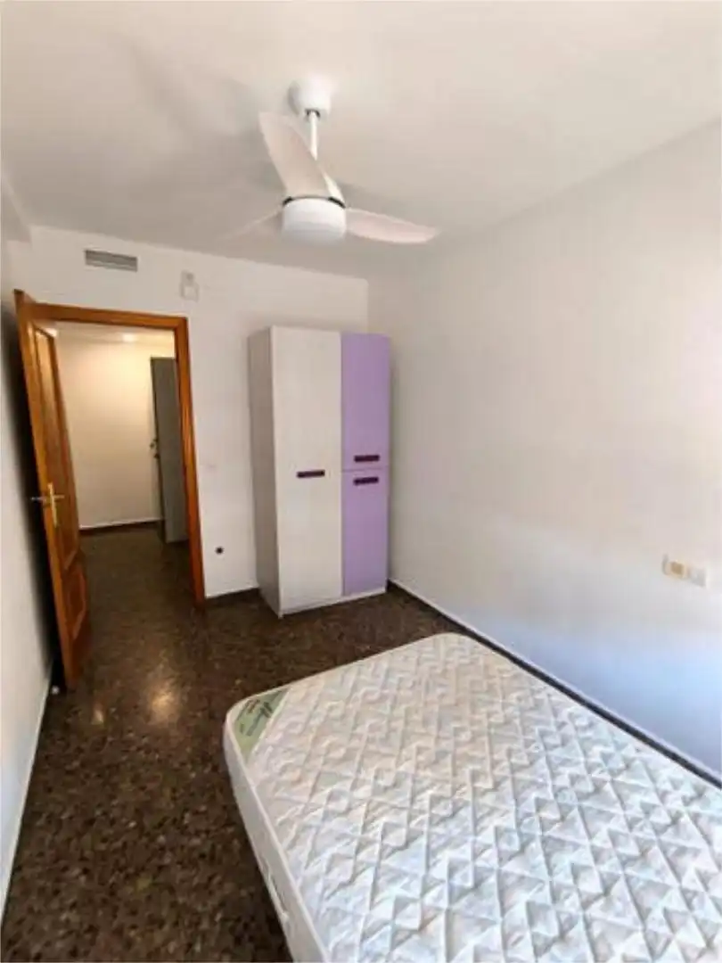 Habitación de Piso de alquiler en Villanueva de Castellón con Terraza y Amueblado