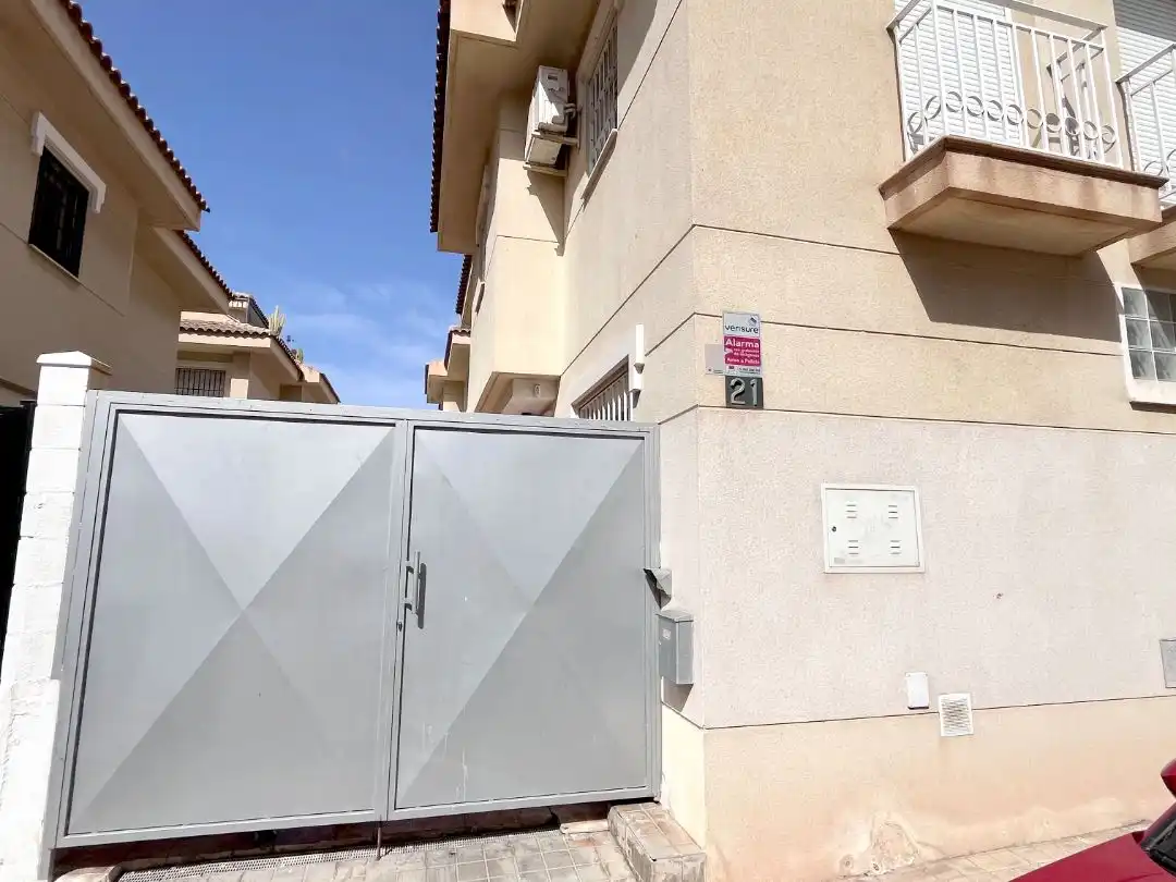 Vista exterior de Pis en venda en Almería amb Aire condicionat, Calefacció i Terrassa