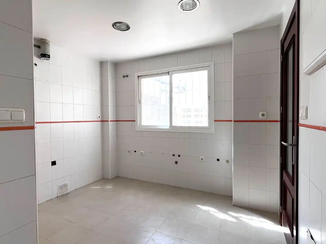 Bany de Pis en venda en Almería amb Aire condicionat, Calefacció i Terrassa