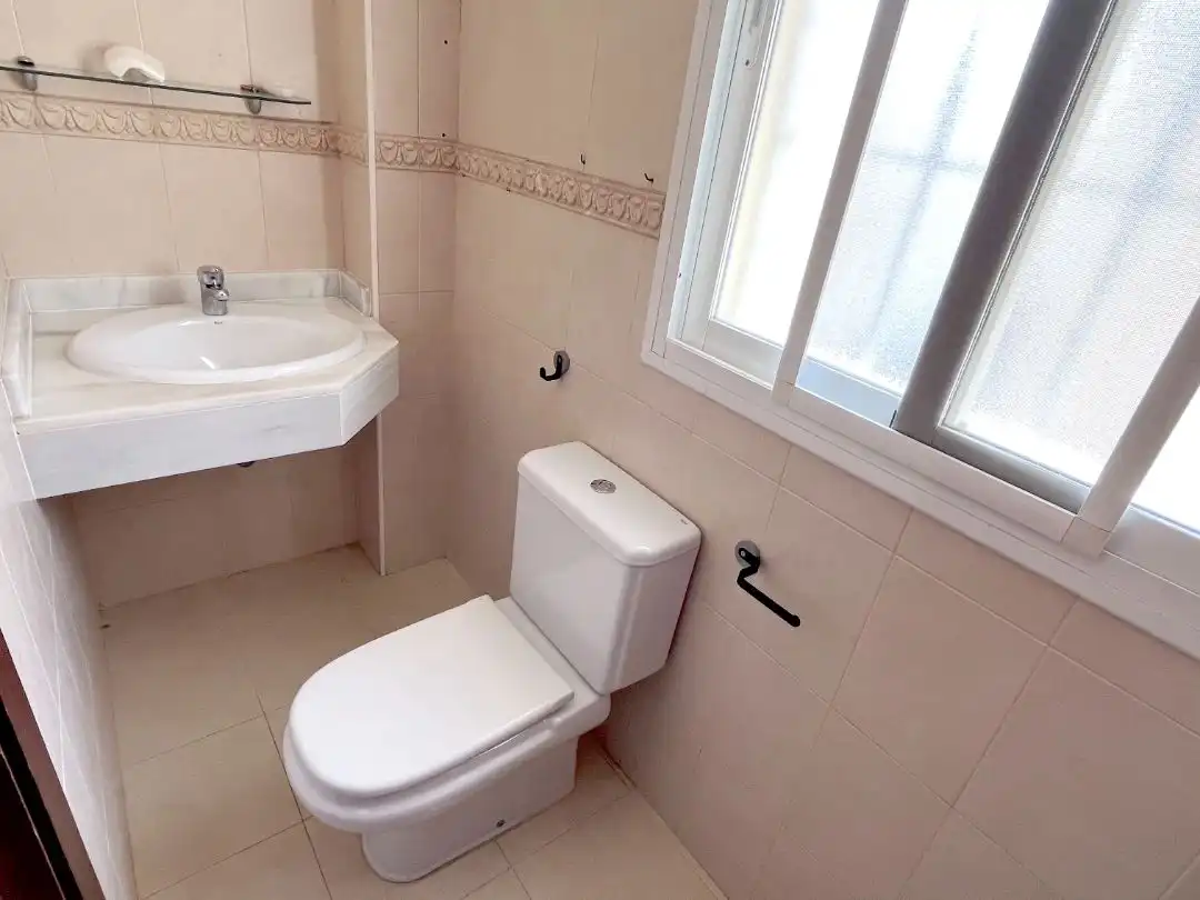 Bany de Pis en venda en Almería amb Aire condicionat, Calefacció i Terrassa
