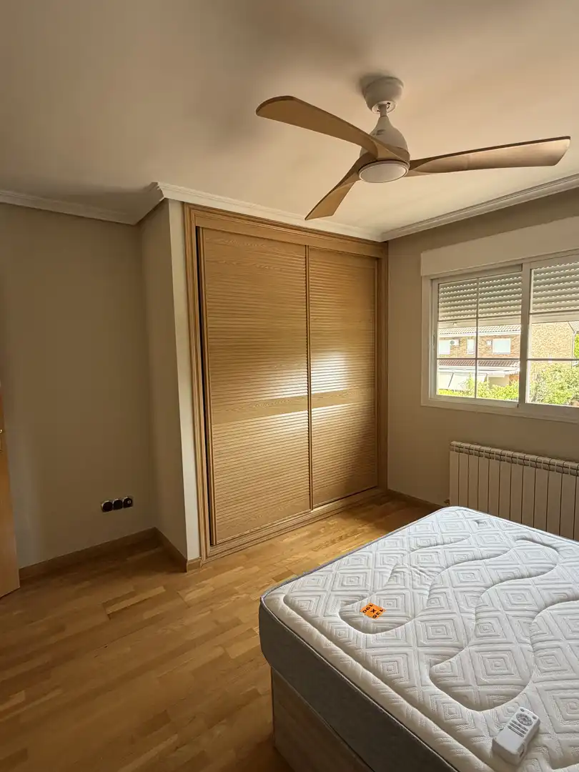 Casa o chalet de alquiler en Calle Sierra Nevada, 21, Villanueva de la Cañada ciudad Habitación de Casa o chalet de alquiler en Villanueva de la Cañada con Calefacción, Jardín privado y Parquet