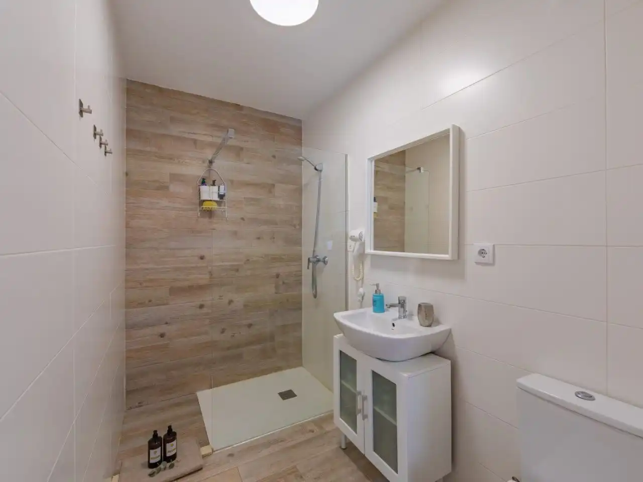 Badezimmer von Dachboden zur Miete in Tarifa mit Terrasse