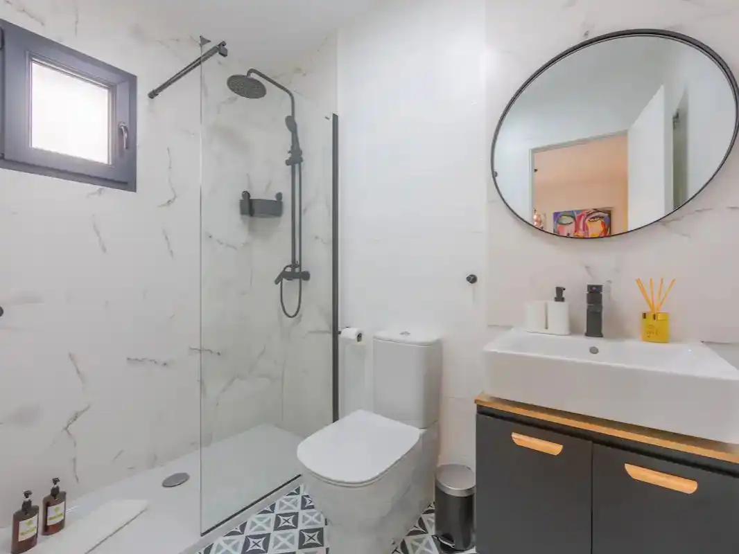 Badezimmer von Wohnung zur Miete in Tarifa mit Möbliert