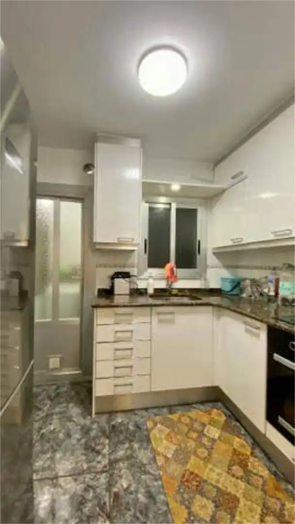 Cocina de Apartamento de alquiler en L'Hospitalet de Llobregat con Piscina