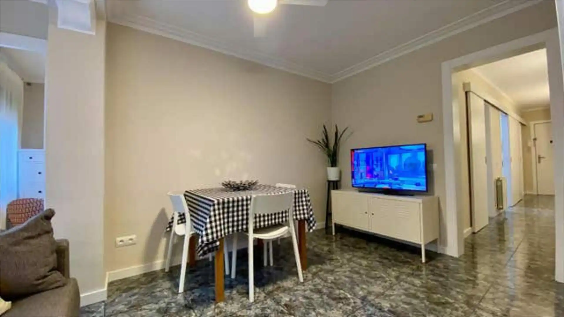 Comedor de Apartamento de alquiler en L'Hospitalet de Llobregat con Piscina