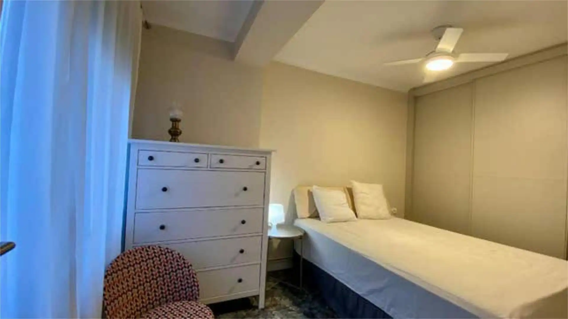 Habitación de Apartamento de alquiler en L'Hospitalet de Llobregat con Piscina