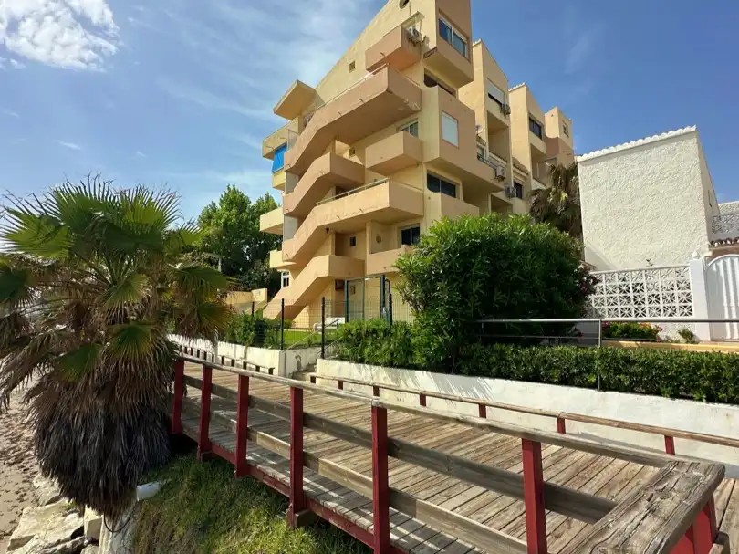 Vista exterior de Piso en venta en Estepona