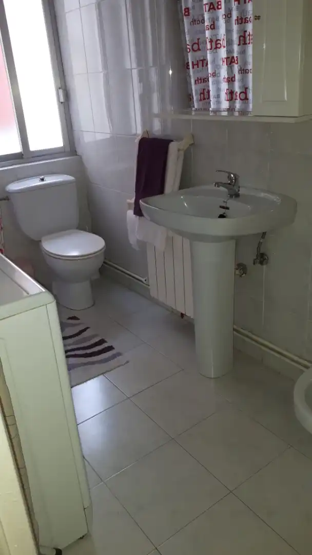 Bathroom of Flat for share in Salamanca  with Heating, Furnished and Oven