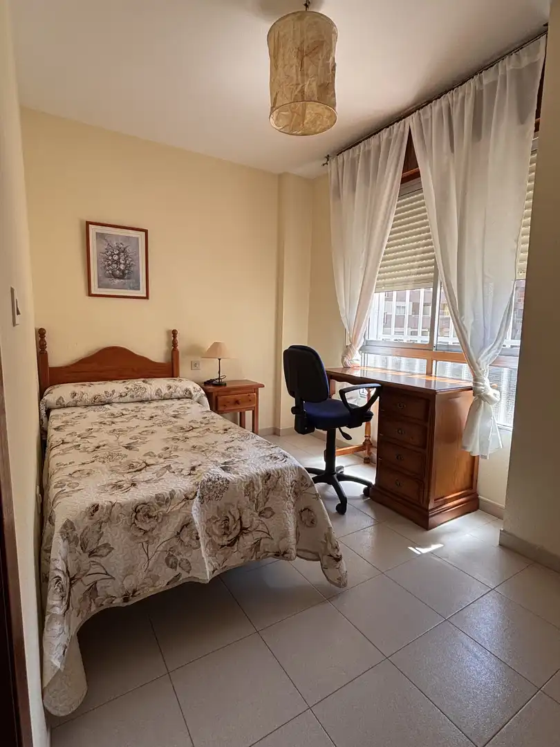 Flat for rent in Calle Salobreja, 10, Belén - San Roque Bedroom of Flat for rent in Jaén with Air Conditioner, Furnished and Balcony
