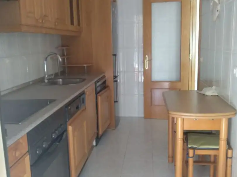Piso de alquiler en Plaza Rollo, 1, Sur Cocina de Piso de alquiler en Ávila con Calefacción, Parquet y Terraza