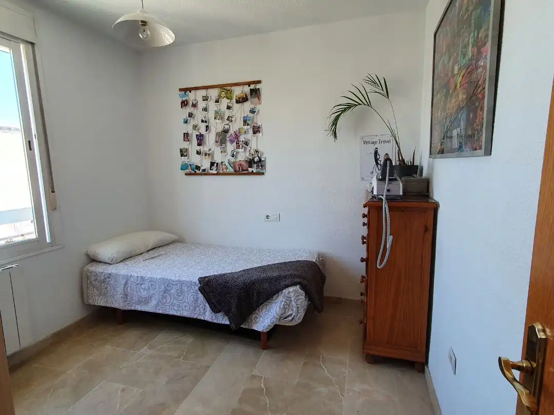 Piso de alquiler en Calle Aconcagua, 50, Camino de los Neveros - Serrallo Habitación de Piso de alquiler en Granada con Calefacción, Trastero y Piscina