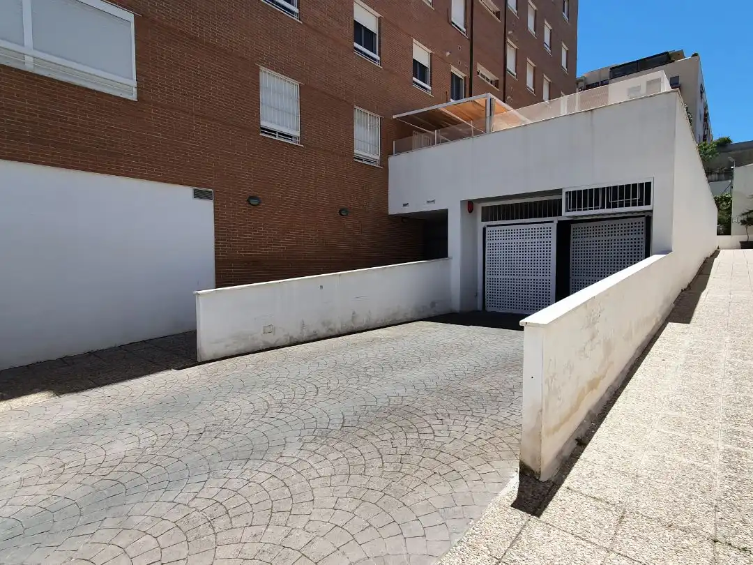 Piso de alquiler en Calle Aconcagua, 50, Camino de los Neveros - Serrallo Parking de Piso de alquiler en Granada con Calefacción, Trastero y Piscina
