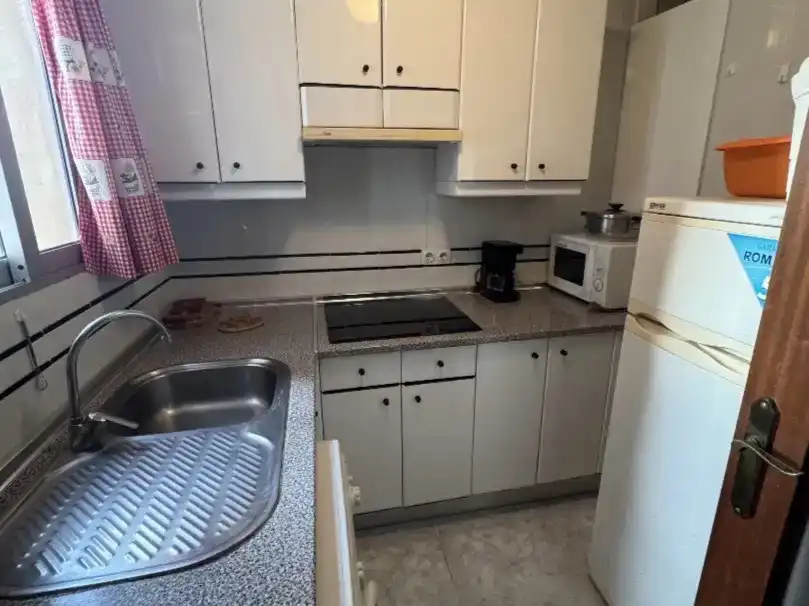 Piso de alquiler en Avenida del Mediterráneo, 66, Playa Levante Cocina de Piso de alquiler en Benidorm con Terraza, Piscina y Amueblado