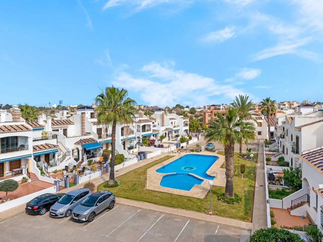 Vista exterior de Àtic en venda en Orihuela amb Piscina, Moblat i Aparcament comunitari