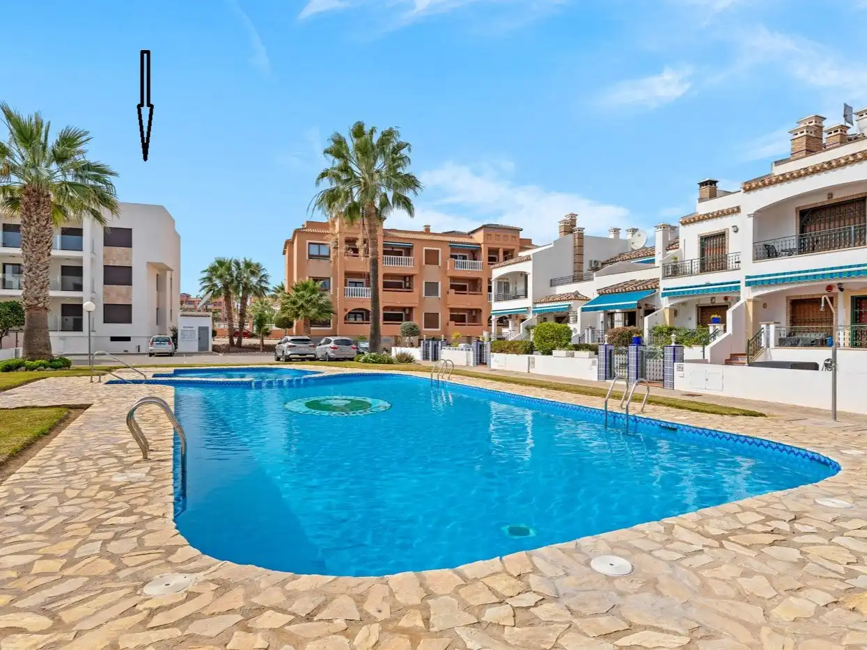 Piscina de Àtic en venda en Orihuela amb Piscina, Moblat i Aparcament comunitari