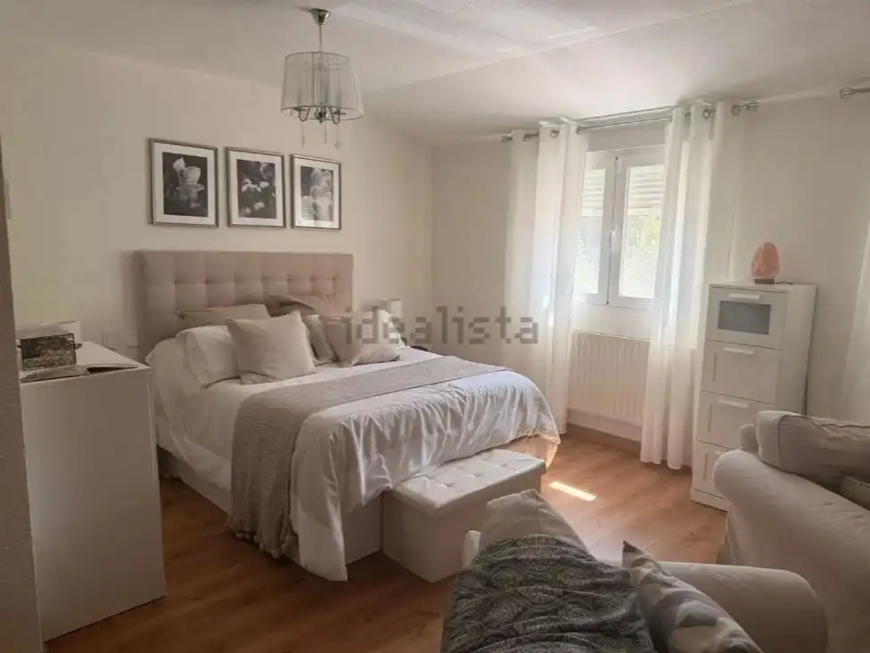 Dormitori de Casa o xalet de lloguer en San Lorenzo de El Escorial amb Aire condicionat, Terrassa i Balcó