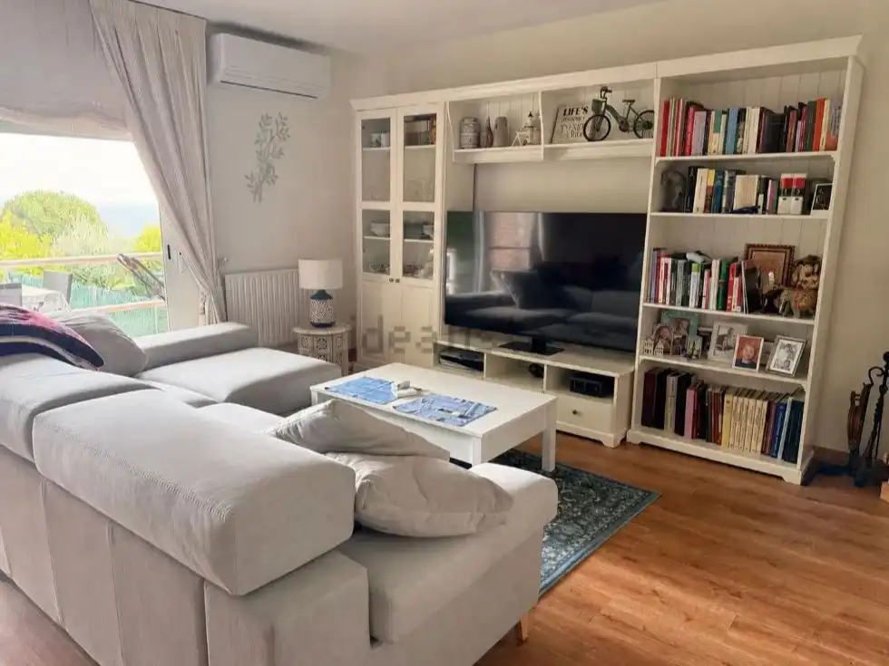 Sala d'estar de Casa o xalet de lloguer en San Lorenzo de El Escorial amb Aire condicionat, Terrassa i Balcó