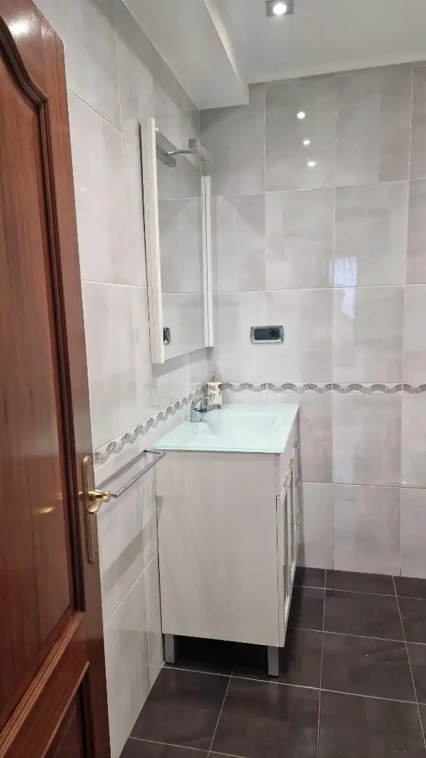 Piso de alquiler en Rúa dos Pensamentos, 4, Someso - Matogrande Baño de Piso de alquiler en A Coruña Capital con Calefacción, Parquet y Amueblado