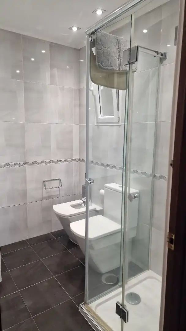 Piso de alquiler en Rúa dos Pensamentos, 4, Someso - Matogrande Baño de Piso de alquiler en A Coruña Capital con Calefacción, Parquet y Amueblado