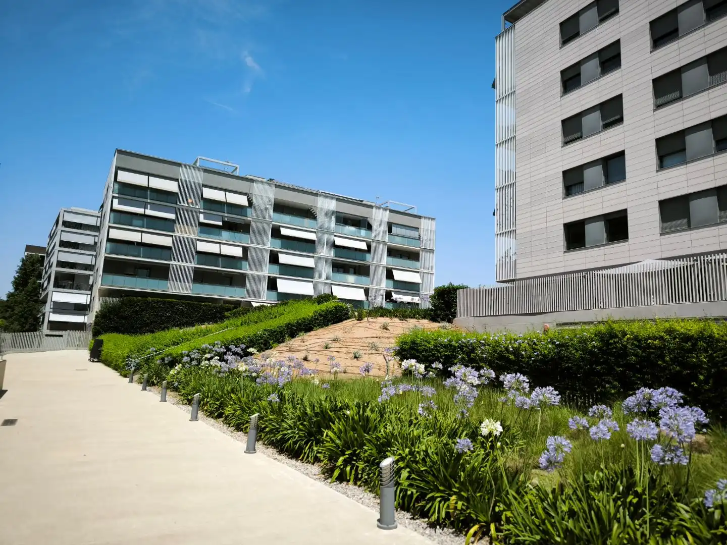 Exterior view of Flat for sale in Sant Just Desvern  with Air Conditioner, Terrace and Swimming Pool