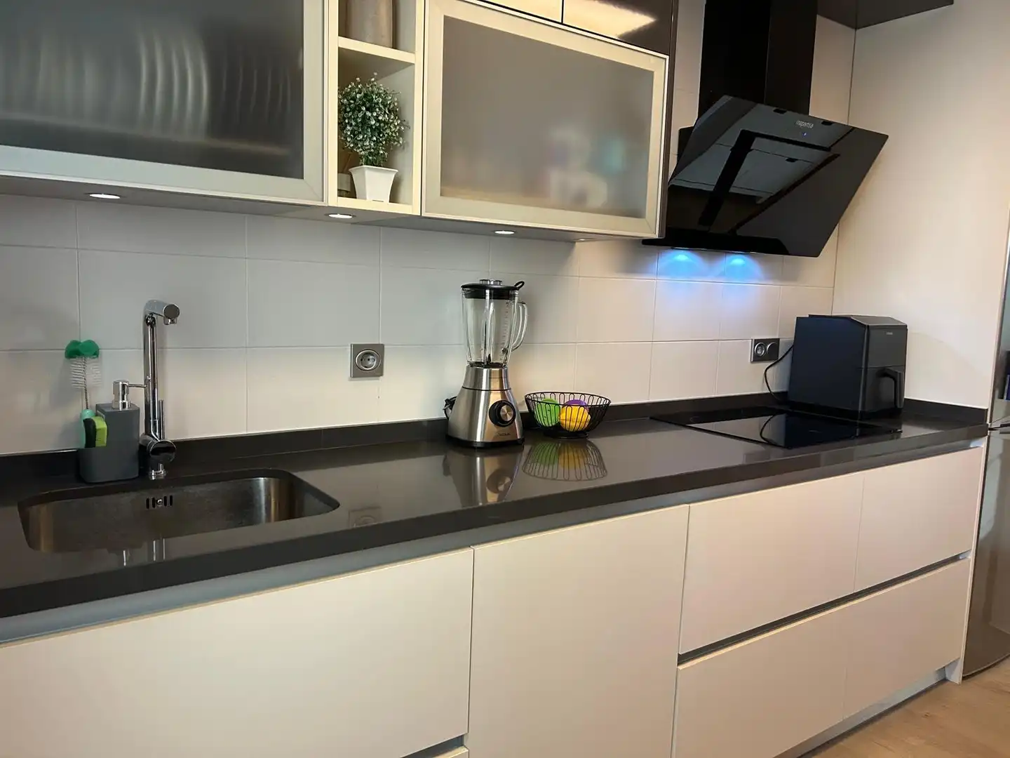 Kitchen of Flat for sale in Alhendín  with Air Conditioner, Swimming Pool and Balcony