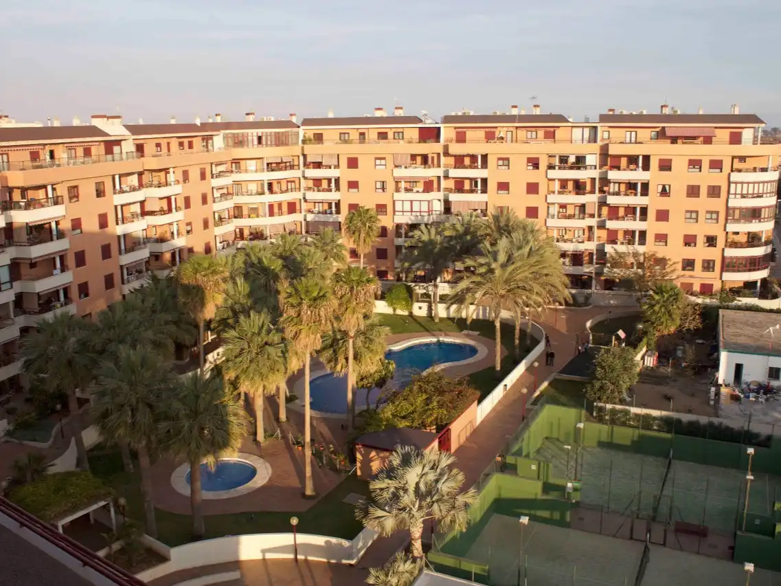 Vista exterior de Pis de lloguer en Almería amb Aire condicionat, Calefacció i Jardí privat