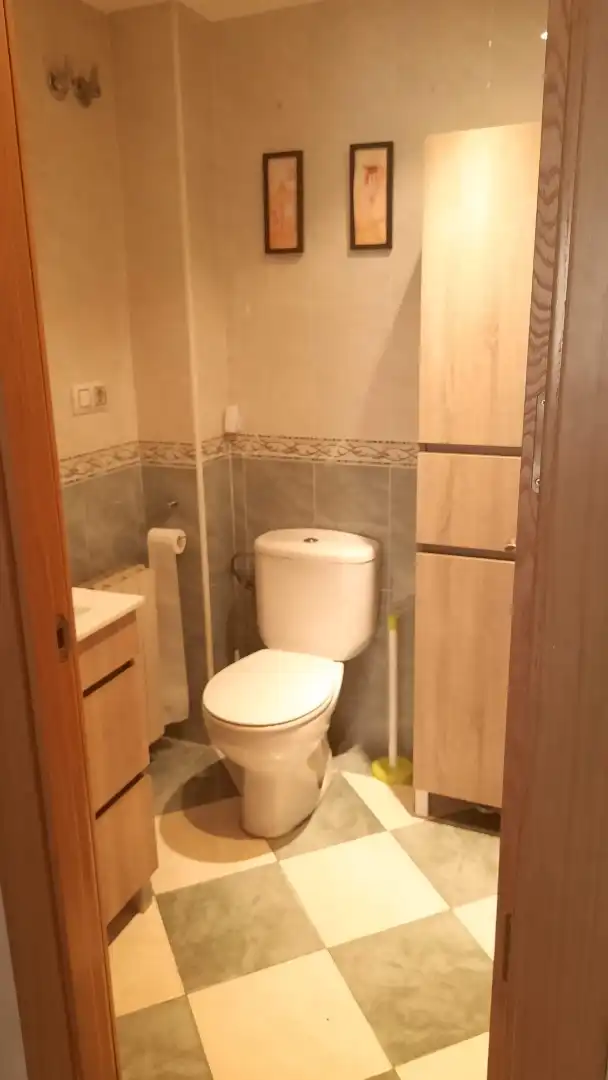 Badezimmer von Wohnung zur Miete in Carbonero el Mayor mit Heizung, Parkett und Abstellraum