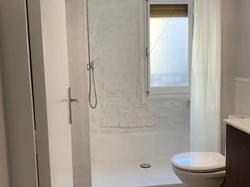 Einfamilien-Reihenhaus zum Verkauf in Centre Badezimmer von Einfamilien-Reihenhaus zum Verkauf in Tortosa mit Klimaanlage, Heizung und Terrasse