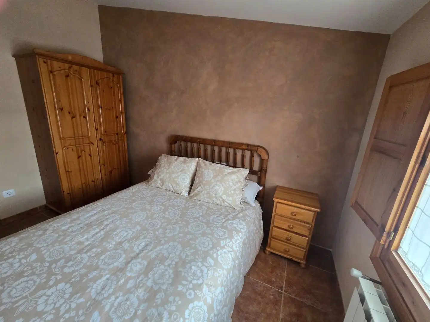 Habitación de Piso de alquiler en Alcoroches con Amueblado