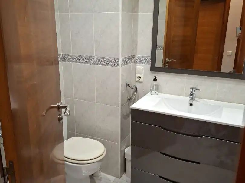 Piso de alquiler en Rúa do Cruceiro da Coruña, 24, San Lázaro - Meixonfrío Baño de Piso de alquiler en Santiago de Compostela con Parquet, Trastero y Amueblado